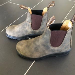 Blundstone #585 rustic brown size 8